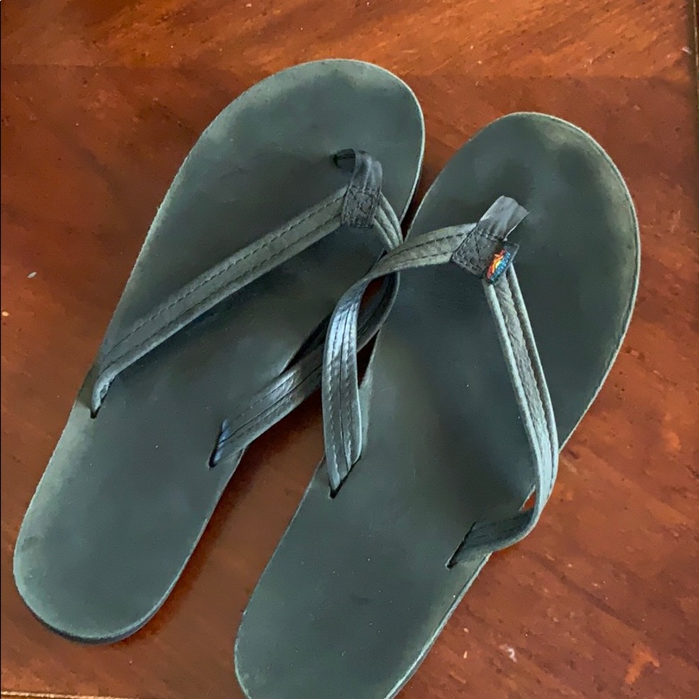 Rainbows- Black- size 8